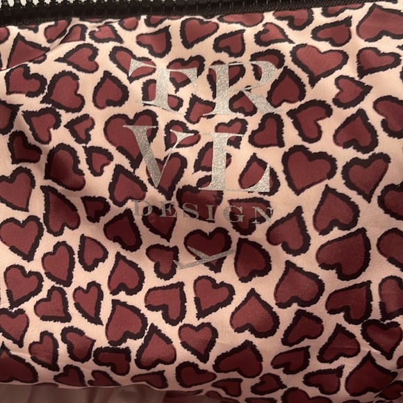 Designer quilted travel zipper bag with bamboo pulls.  Very roomy! Used ONCE! - Picture 5 of 13